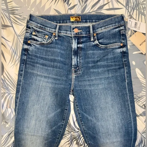 NWT💕MOTHER ‘walking on coals’ stylish ladies ankle jeans. Brand new with tags. - Picture 7 of 15